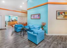 Howard Johnson by Wyndham Houston Hobby Airport 3