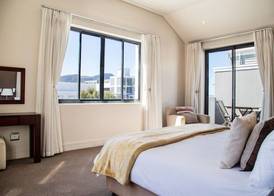 Marine Square Luxury Suites 4