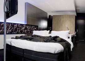 Carbon Hotel 4