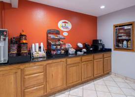 Super 8 by Wyndham Mattoon 5