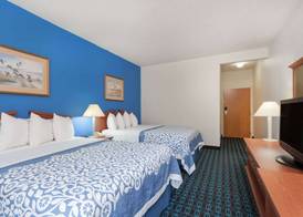 Days Inn & Suites by Wyndham Cambridge 4