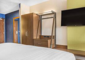 Holiday Inn Express & Suites Clarion by IHG 3