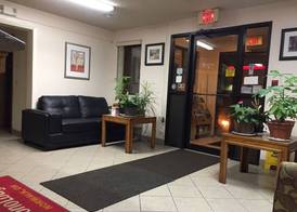Econo Lodge Norwalk 2