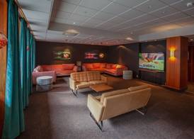 F2 Hotel 2