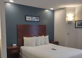 Baymont by Wyndham Flat Rock 5