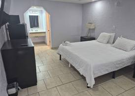 Budget Inn East 4