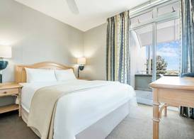 Dolphin Beach E5 5