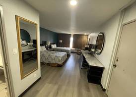 Portside Inn & suites 4