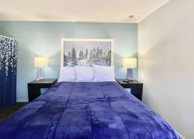 Bluebird Day Inn & Suites 2