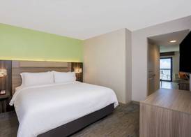 Holiday Inn Express & Suites OCEANFRONT DAYTONA BCH SHORES by IHG 5