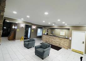 Super 8 by Wyndham South Bend 5