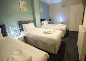 Irvine Riverside Guesthouse 3