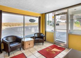 Econo Lodge near Missouri University of Science and Technology 2