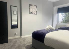 Immaculate 3-bed Apartment in Glasgow Close to M8 2