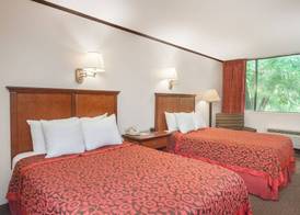 Schenectady Inn & Suites 5