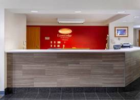Econo Lodge Inn & Suites Oconto 3