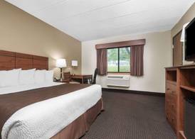 AmericInn by Wyndham Lake City 3