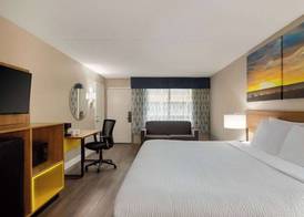 Days Inn by Wyndham Myrtle Beach-Beach Front 4