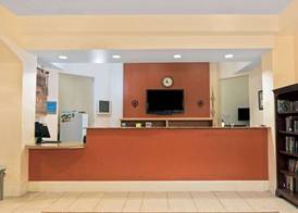 Super 8 by Wyndham Austin/Airport South 3