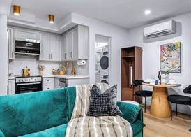 The McCaul by Casa Hotels Near AGO Basement Suite 5