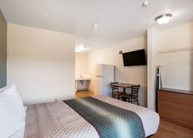 HomeTowne Studios by Red Roof Colorado Springs - Airport 3