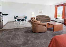 Super 8 by Wyndham Morden 5