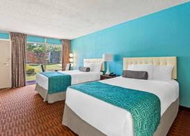 Howard Johnson by Wyndham Albany 5
