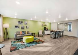 WoodSpring Suites Elgin - Chicago 4