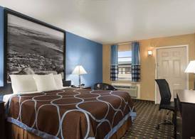 Super 8 by Wyndham Henryetta 3