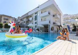 Hotel Giovanella 5