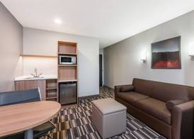Microtel Inn & Suites by Wyndham New Martinsville 2