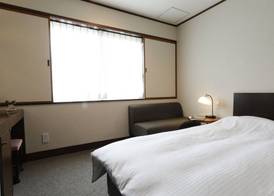 Ryokan Asukasou at the entrancne of Nara park 3