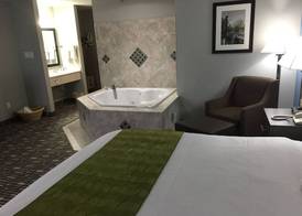 Baymont by Wyndham Pella 5