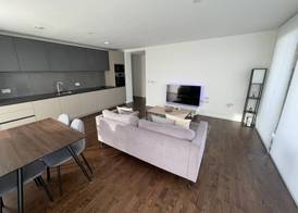 Immaculate 2bed Apartment in London - City Views 3