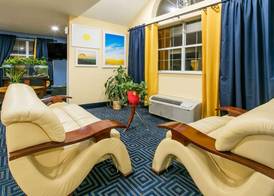 Days Inn & Suites by Wyndham Pryor 3