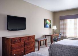 Green Mill Village Hotel & Suites, BW Signature Collection 5