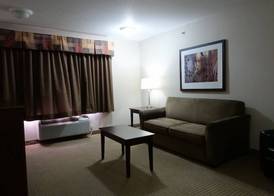 Ramada by Wyndham Weyburn 4
