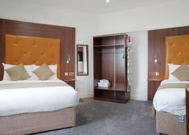 Trivelles Rochester Hotel 4