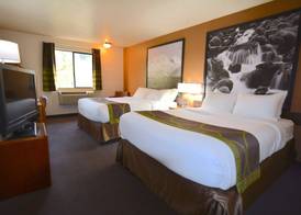 Super 8 by Wyndham Port Angeles at Olympic National Park 4