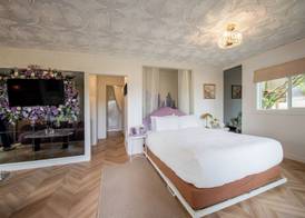 The Florentine Waterfront Hotel 5
