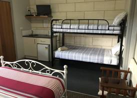 Port Campbell Guesthouse & Flash Packers 4