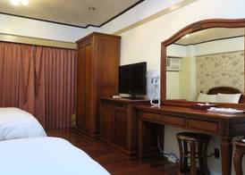 Champagne Hotel 4