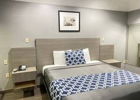 Island Suites Hobby Airport 4