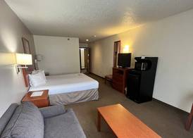 Serena Inn & Suites 5