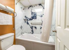 Quality Inn & Suites Corinth West 5