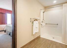 Quality Inn & Suites Airport 4