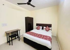 Roomshala Hotel Crown 2