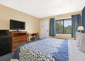 Days Inn by Wyndham Middletown 5