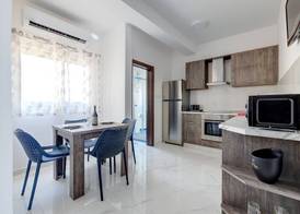Modern 1BR Apartment Steps From the Promenade 5