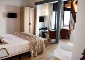 Honest Sevilla Apartments 4